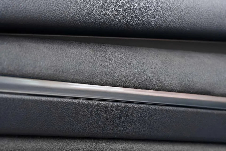 Echte schwarze Alcantara-Verkleidungen für Tesla Model 3/Y Dekor